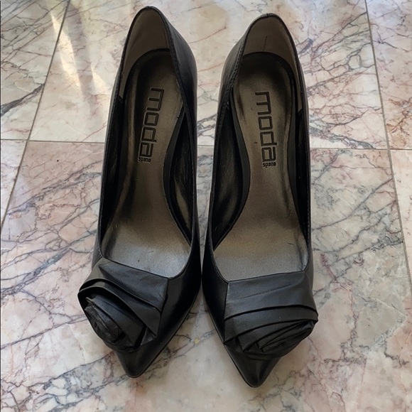 Moda Spana Leather Rose Pumps